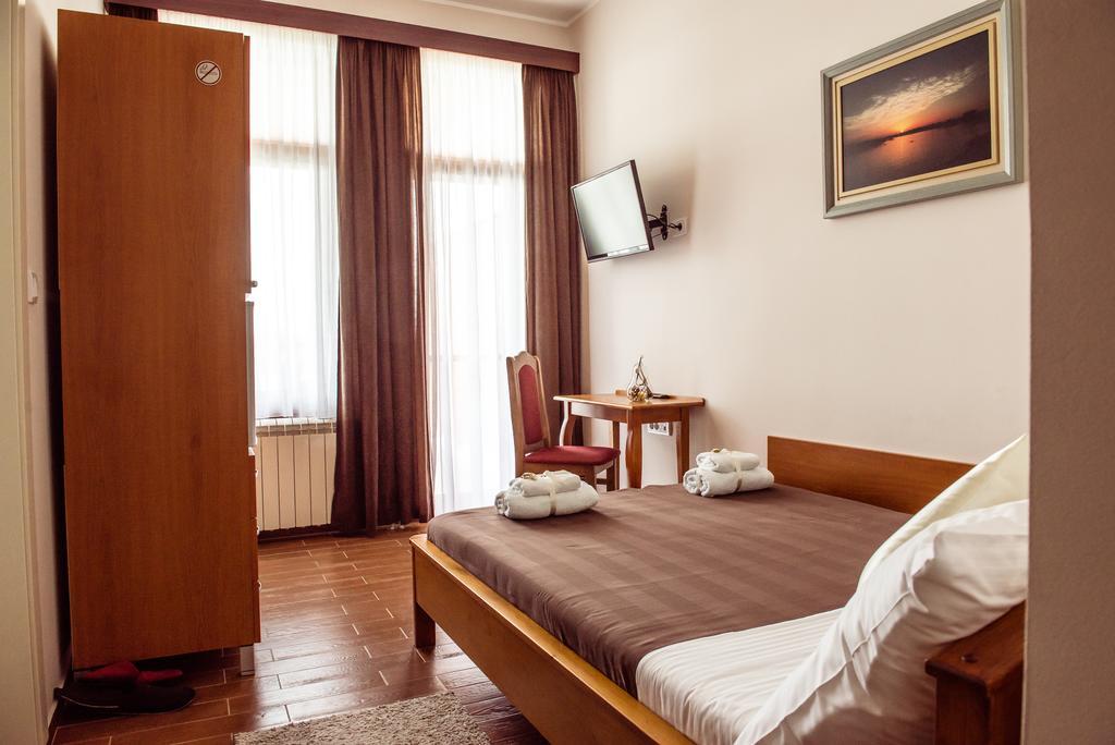 סרמסקה מיטרוביקה B&B Posejdon מראה חיצוני תמונה